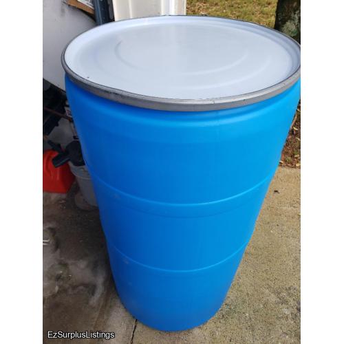 77-Gallon plastic drum with lever lock to secure plastic cover